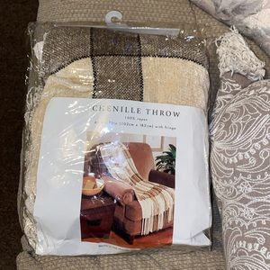 🧁 NWT Chenille Plaid Throw Blanket w/Fringe 100% Rayon - 40x72 inches